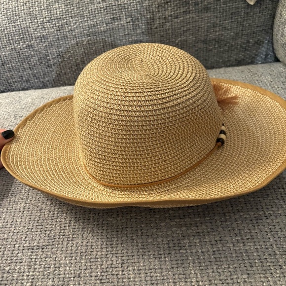 Jones New York Accessories - BNWT Jones New York Natural Straw Hat!